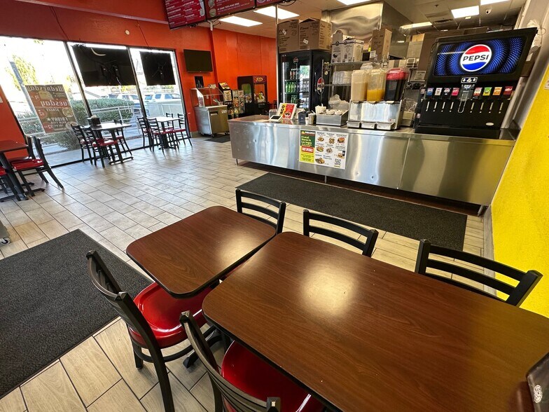 4440 E Washington Ave, Las Vegas, NV à louer - Photo de l’immeuble – Image 3 sur 10