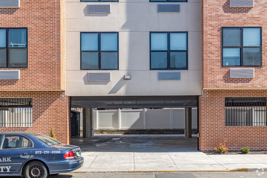 285 Fulton Pl, Paterson, NJ à vendre - Photo de l’immeuble – Image 3 sur 5
