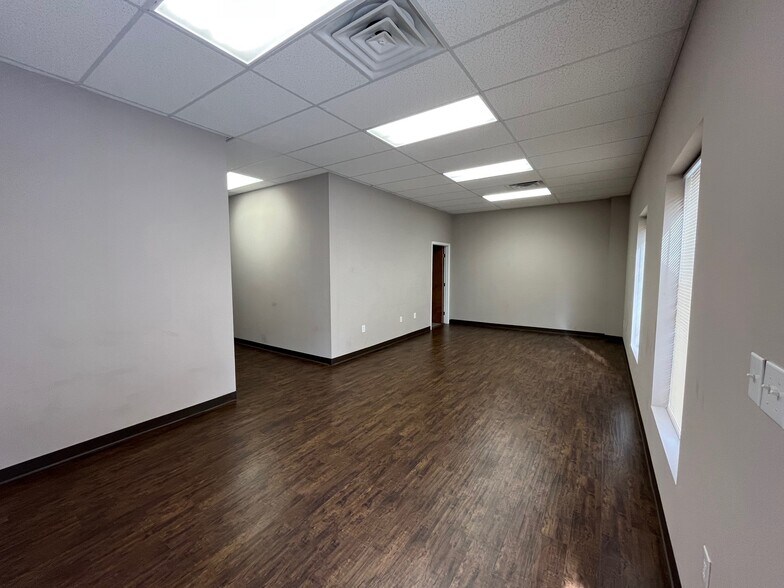 1904 Fairfax Rd, Greensboro, NC à louer - Photo de l’immeuble – Image 2 sur 11