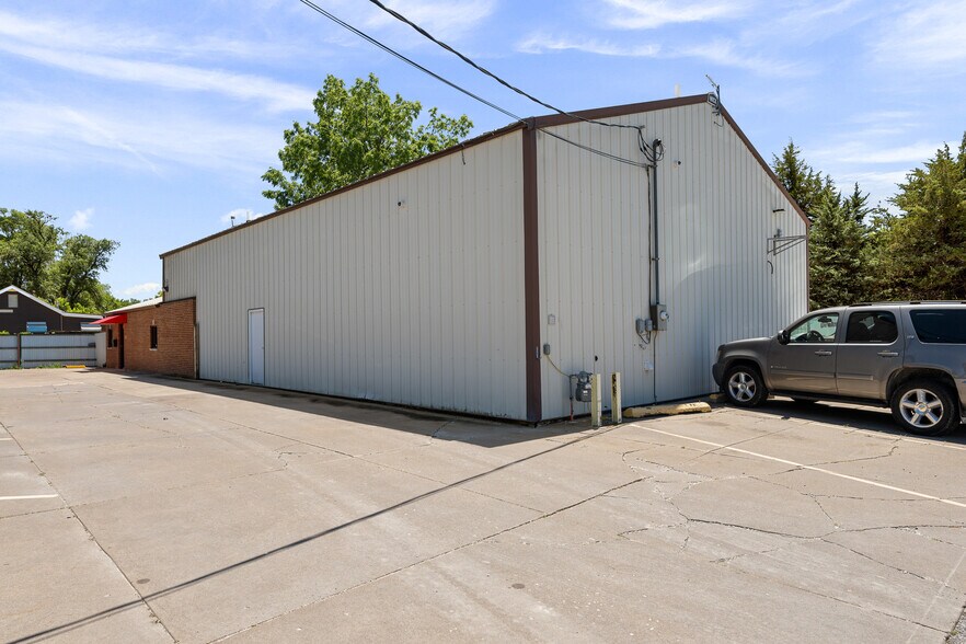 630 2nd Ave W, Milan, IL à vendre - Photo de l’immeuble – Image 2 sur 25