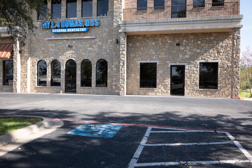 3301 E US Highway 377, Granbury, TX à louer - Photo de l’immeuble – Image 2 sur 16