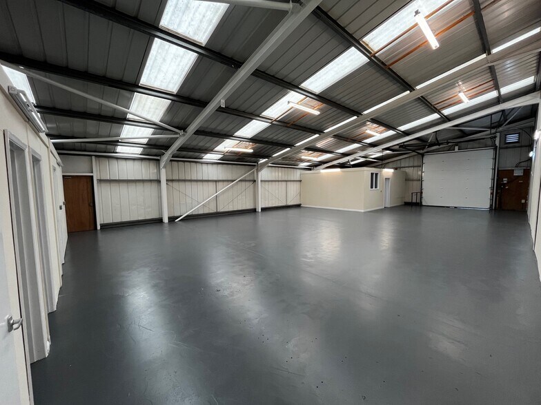 130A-130B Engineer Rd, Westbury à louer - Photo de l’immeuble – Image 3 sur 9