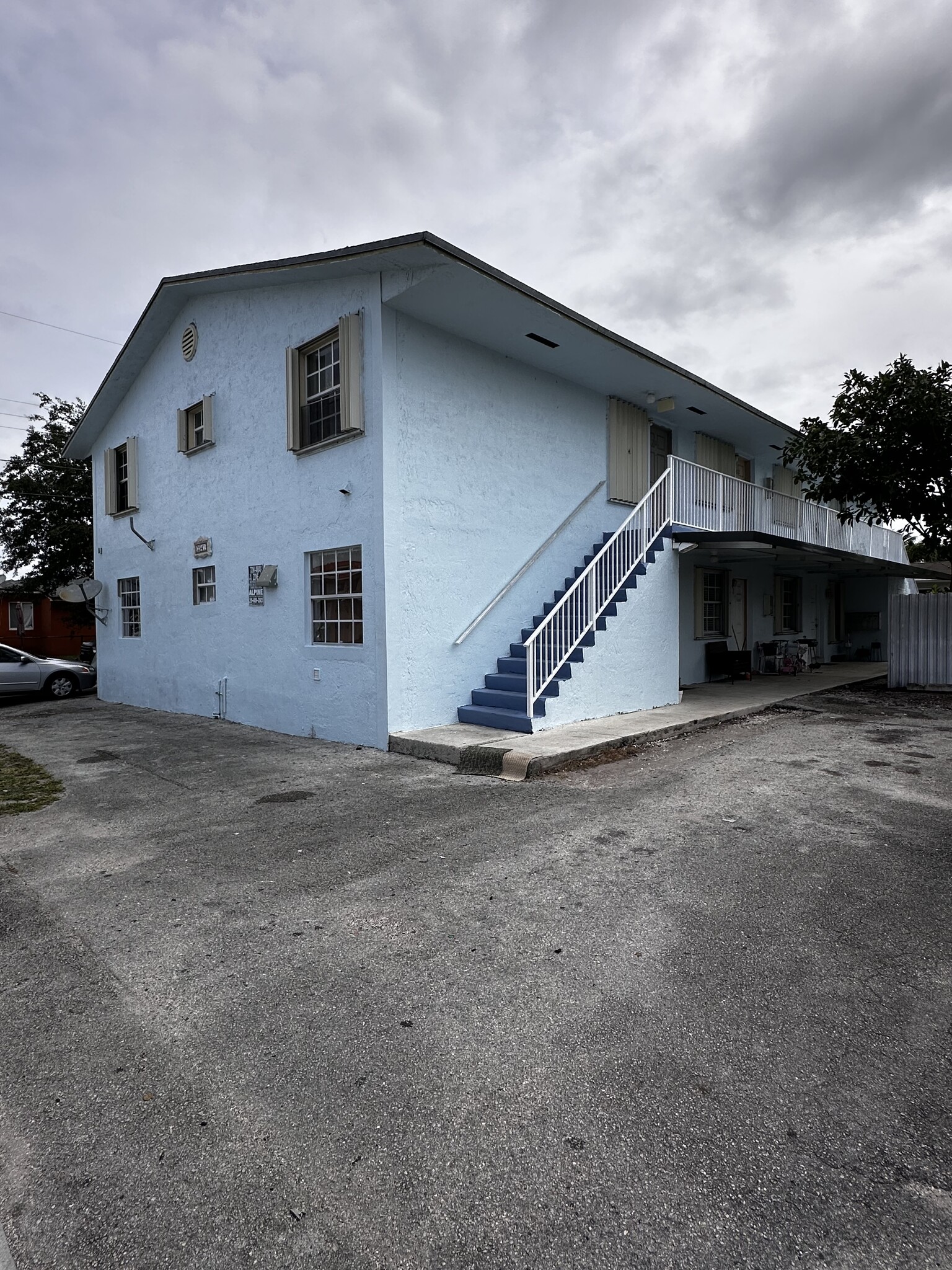 2541 W 1st Ave, Hialeah, FL à vendre Photo de l’immeuble– Image 1 sur 5