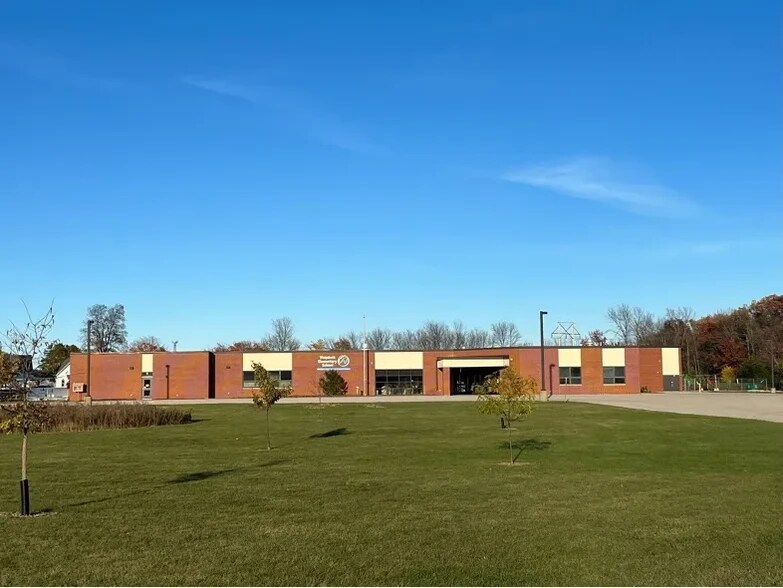 3994 Wequiock Rd, Green Bay, WI à louer - Photo de l’immeuble – Image 2 sur 18