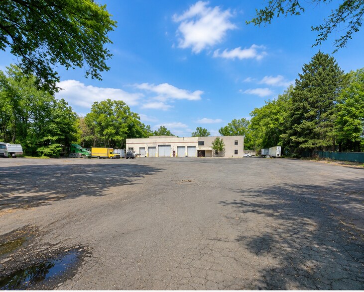525 Ella T Grasso Blvd, New Haven, CT à louer - Photo de l’immeuble – Image 2 sur 12