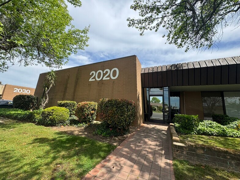2020 Coffee Rd, Modesto, CA à vendre - Photo de l’immeuble – Image 1 sur 10