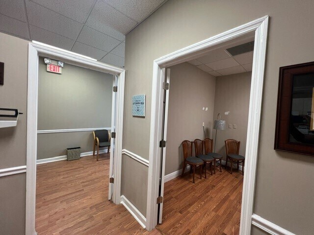2100 SE Ocean Blvd, Stuart, FL à louer - Photo intérieure – Image 2 sur 12