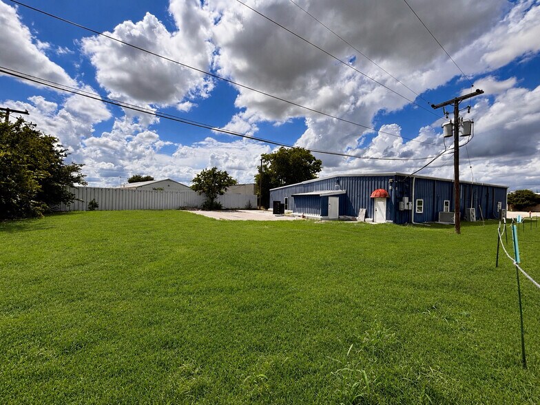 120 Coad St, Fort Worth, TX à louer - Photo de l’immeuble – Image 2 sur 12