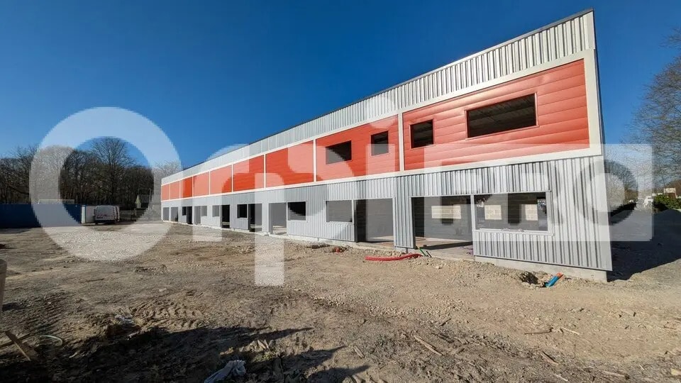 Local commercial dans La Chapelle-des-Marais à louer - Photo de la construction – Image 2 sur 3