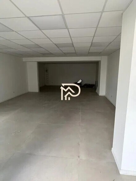 Local d’activités dans Saint-Cyr-sur-Mer à louer - Photo intérieure – Image 3 sur 4