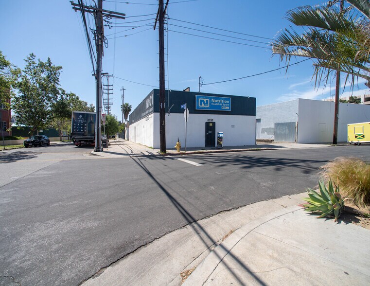950 N Cahuenga Blvd, Los Angeles, CA à vendre - Photo de l’immeuble – Image 3 sur 7