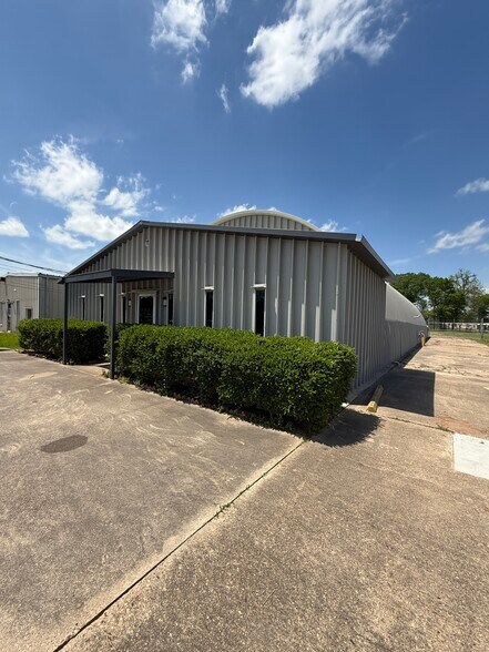 4803 Hazel Jones Rd, Bossier City, LA à louer - Photo de l’immeuble – Image 3 sur 12