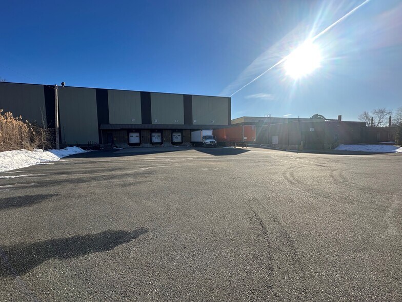 24-28 Gaylord St, South Hadley, MA à vendre - Photo de l’immeuble – Image 3 sur 4