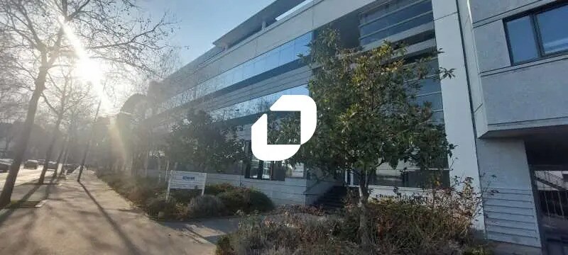 Bureau dans Saint-Denis à louer - Photo de l’immeuble – Image 1 sur 15