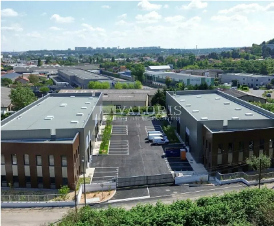 Industriel/Logistique dans Saint-Genis-Laval à vendre Photo principale– Image 1 sur 7