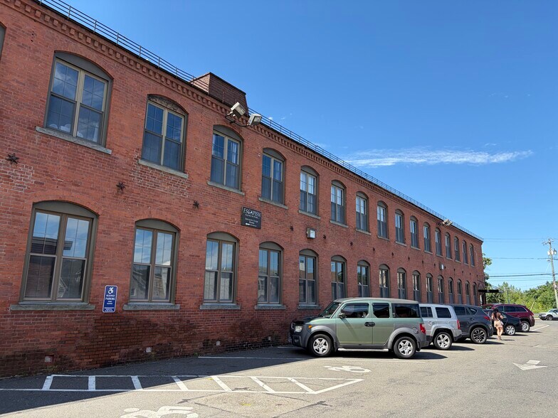 168 Center St, Southington, CT à louer - Photo de l’immeuble – Image 3 sur 16