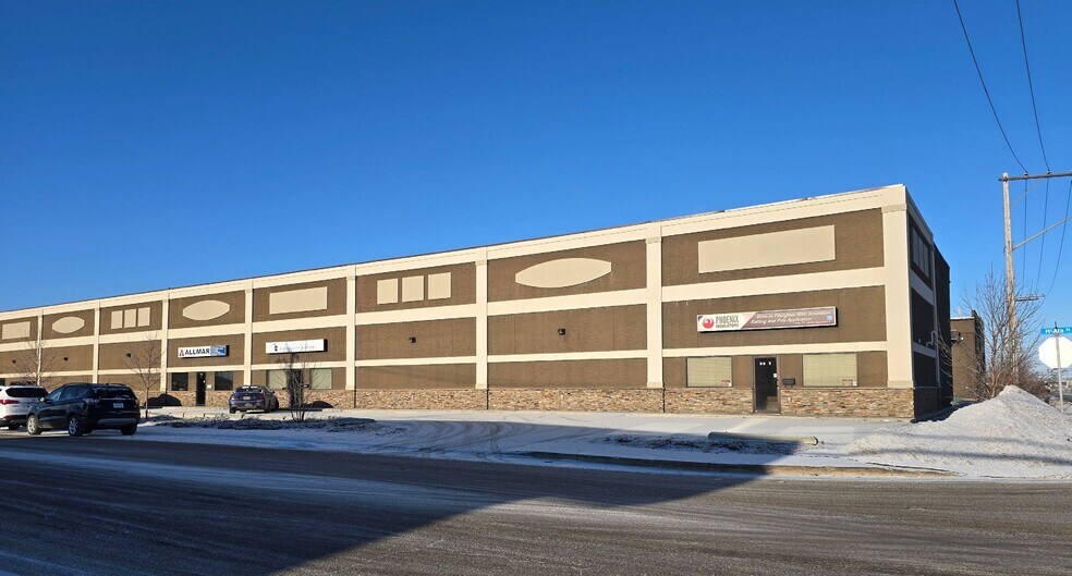 1620 Mcara St, Regina, SK à louer - Photo principale – Image 1 sur 1
