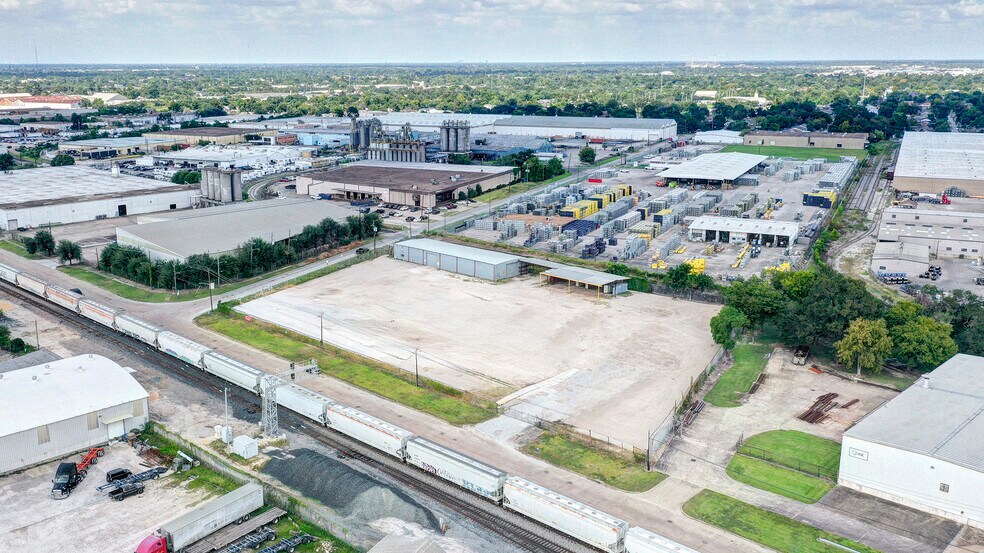 6939 Old Clinton Rd, Houston, TX à louer - Aérien – Image 1 sur 4