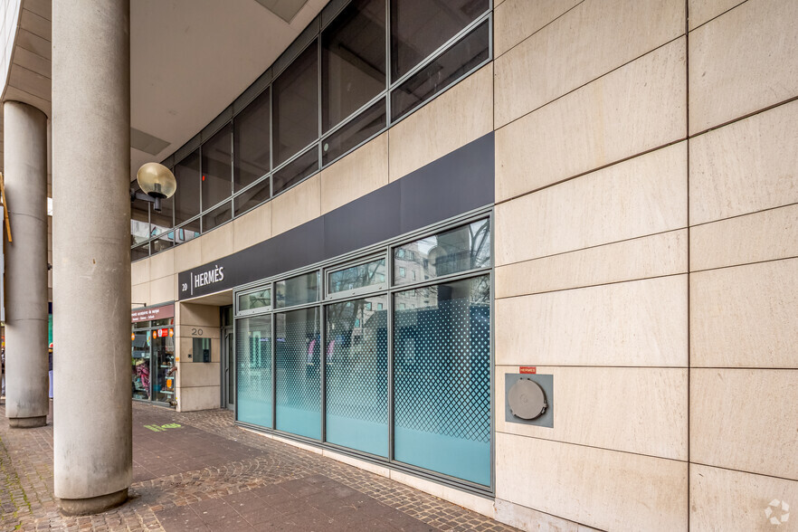 Bureau dans Rueil-Malmaison à louer - Photo de l’immeuble – Image 3 sur 5