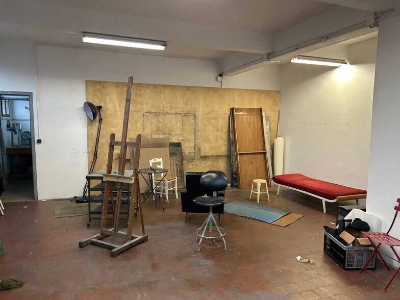 Local d'activités dans Notre-Dame-de-Bondeville à vendre - Photo intérieure – Image 1 sur 2