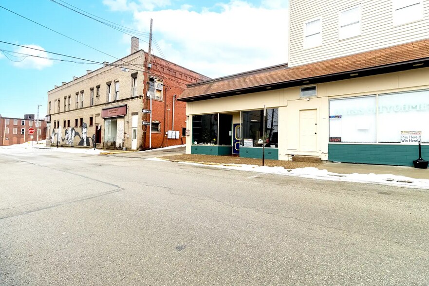 212 S 4th St, Jeannette, PA à louer - Photo de l’immeuble – Image 3 sur 15