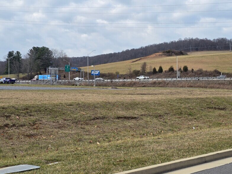 56 Center Pointe Dr, Bristol, TN à vendre - Photo de l’immeuble – Image 2 sur 4