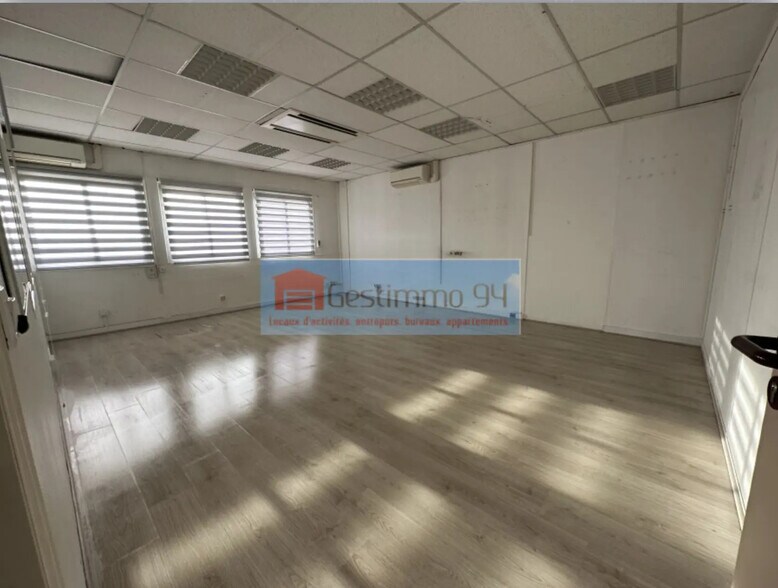 Bureau dans Neuilly-sur-Marne à louer - Photo de l’immeuble – Image 3 sur 24