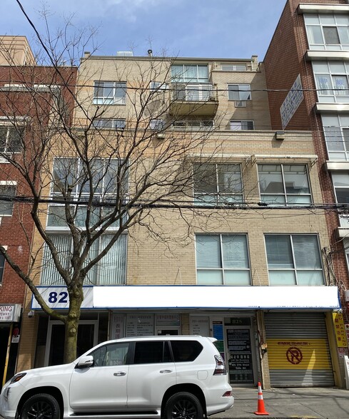 825 57th St, Brooklyn, NY à vendre - Photo de l’immeuble – Image 2 sur 3