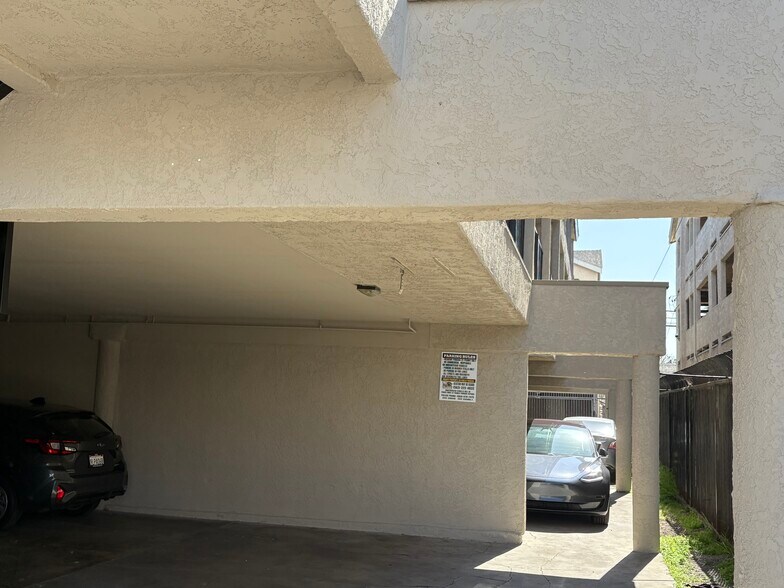 1126 Raymond Ave, Long Beach, CA à vendre - Photo de l’immeuble – Image 2 sur 15