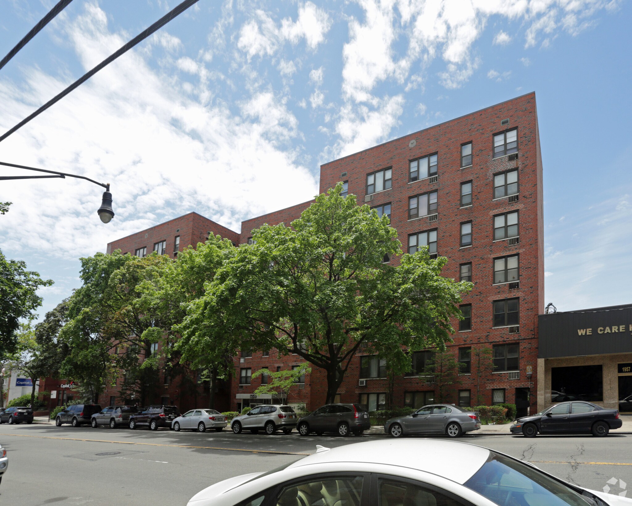 1955 Williamsbridge Rd, Bronx, NY à louer Photo principale– Image 1 sur 8