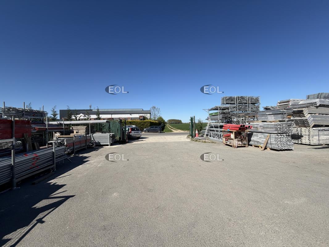Local d'activités dans Varennes-Jarcy à vendre Photo de la construction– Image 1 sur 6