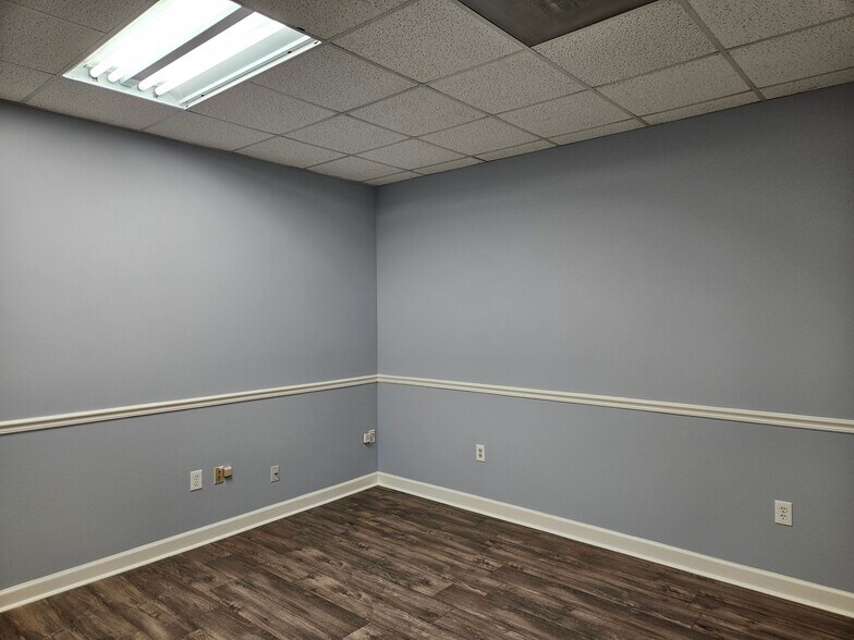 8122 Sawyer Brown Rd, Nashville, TN à louer - Photo de l’immeuble – Image 3 sur 5