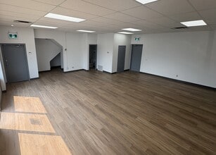 8804-8826 51 Ave, Edmonton, AB à louer Photo intérieure– Image 1 sur 3