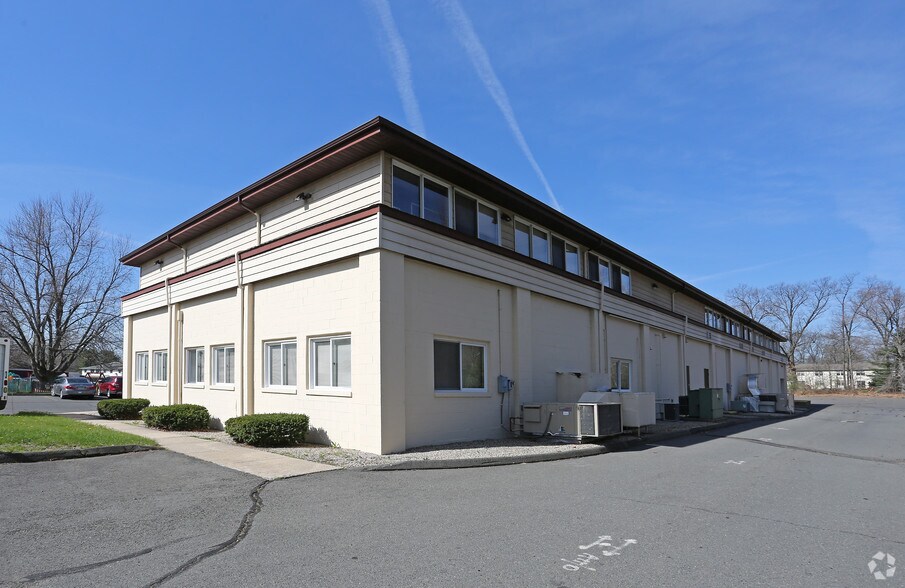 21 Cooke St, Plainville, CT à louer - Photo de l’immeuble – Image 2 sur 4