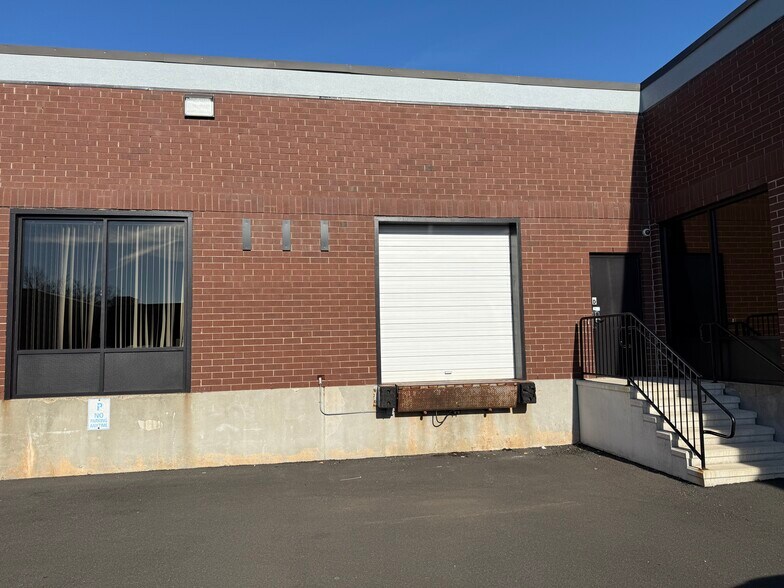 10 Fairfield Blvd, Wallingford, CT à louer - Photo de l’immeuble – Image 3 sur 7