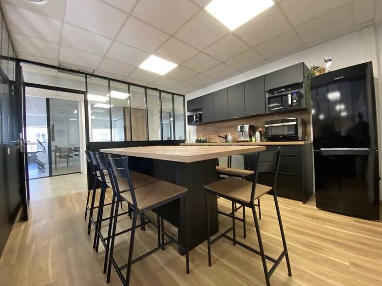 Bureau dans Lyon à vendre - Photo de l’immeuble – Image 3 sur 13