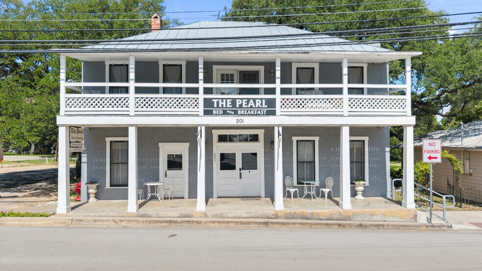 201 Nugent Ave ave, Johnson City, TX à vendre - Photo de l’immeuble – Image 2 sur 50