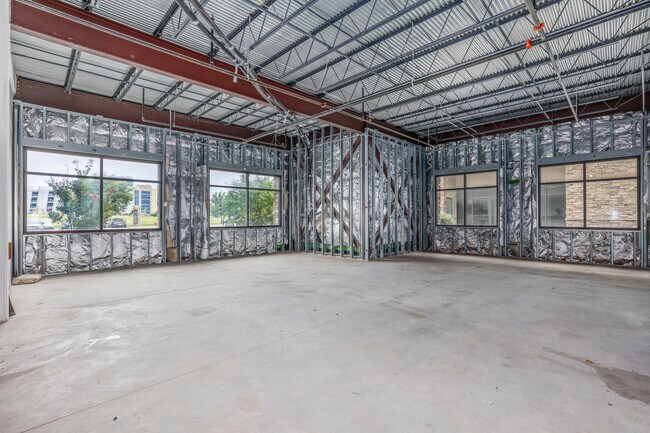 Plus de détails pour 3151 W Tecumseh Rd, Norman, OK - Bureau à vendre