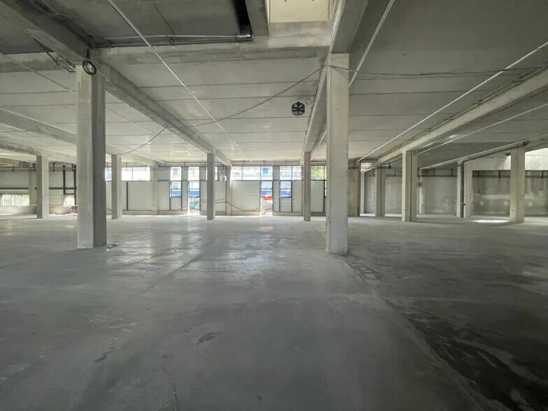 Local d’activités dans Bobigny à louer - Photo de l’immeuble – Image 3 sur 20