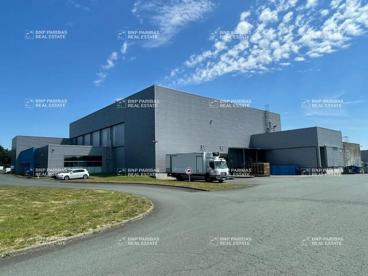 Local d'activités dans Montaigu-Vendée à vendre Photo de l’immeuble– Image 1 sur 10