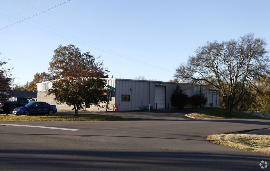 813 E Old Hickory Blvd, Madison, TN à vendre - Photo de l’immeuble – Image 2 sur 2