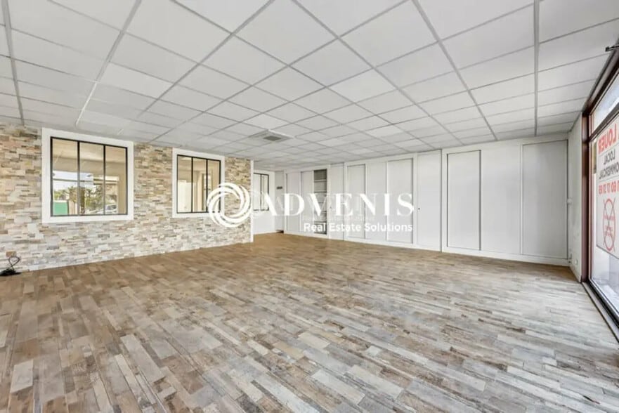 Local commercial dans Torcy à louer - Photo intérieure – Image 1 sur 6