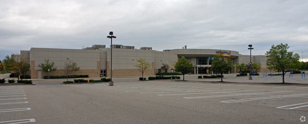 12064 Springfield Pike, Springdale, OH à vendre - Photo principale – Image 1 sur 2