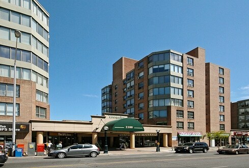 2100 Bloor St W, Toronto, ON à louer - Photo de l’immeuble – Image 2 sur 9