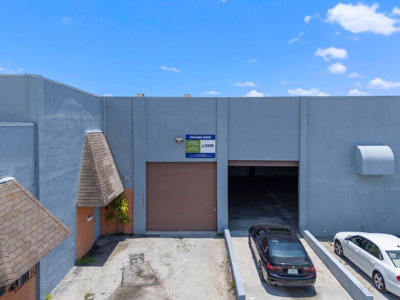 7460-7580 NW 82nd St, Medley, FL à louer - Photo de l’immeuble – Image 1 sur 36