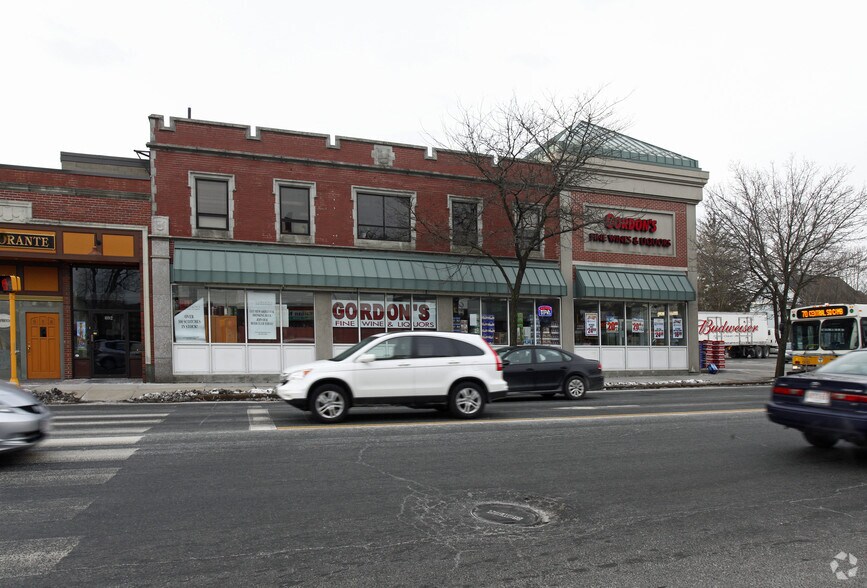 894 Main St, Waltham, MA à louer - Photo de l’immeuble – Image 2 sur 2