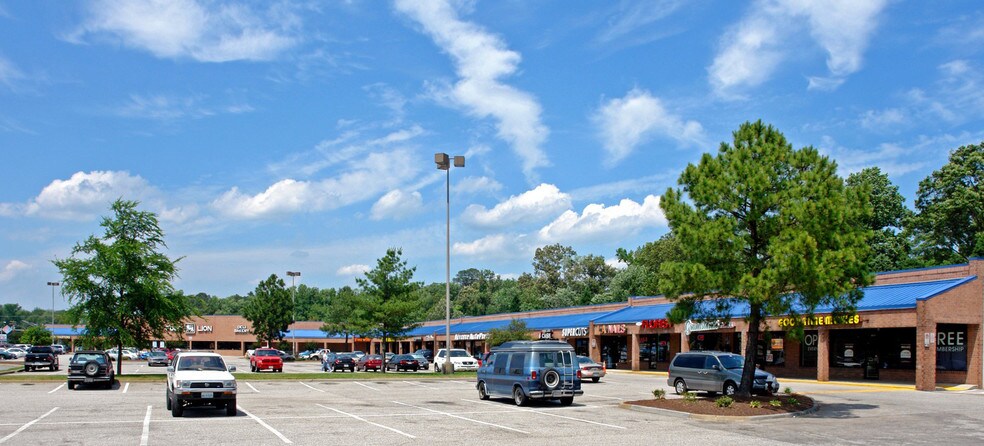 954-980 J Clyde Morris Blvd, Newport News, VA à louer - Photo de l’immeuble – Image 1 sur 3