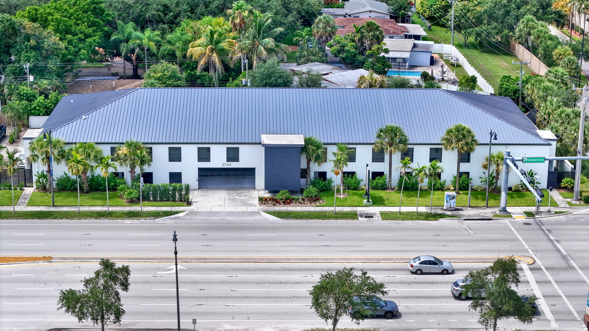 5740 Hollywood Blvd, Hollywood, FL à louer Photo de l’immeuble– Image 1 sur 8