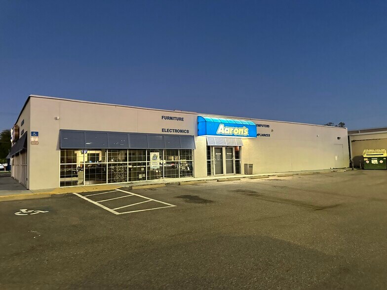 5501 N Armenia Ave, Tampa, FL à louer - Photo de l’immeuble – Image 1 sur 4