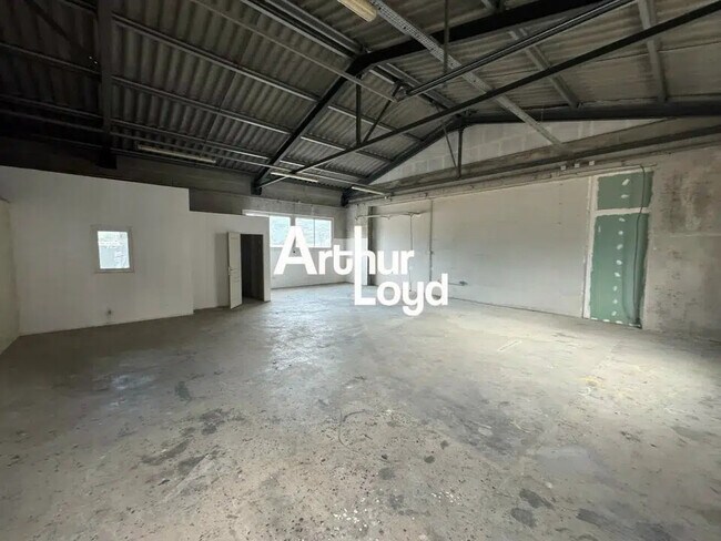 Plus de détails pour Local d'activités à louer